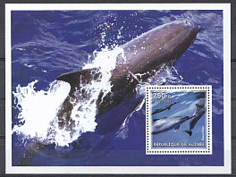 Морская фауна. Дельфины. Р Гвинея 2002 год. 