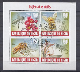 Пчёлы и цветы. Республика Нигер 2013 год.